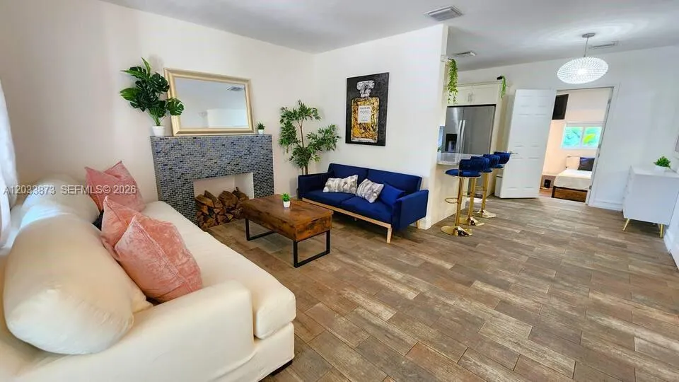 11 NW 47th Ter Miami, FL 33127