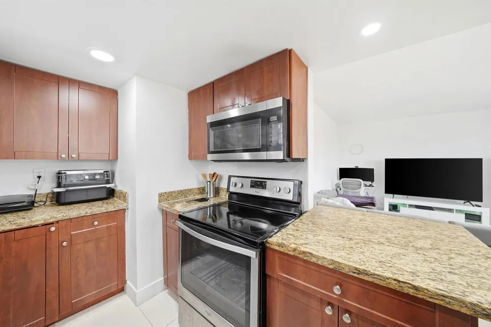 1221 SW 122nd Avenue #401 Miami, FL 33184