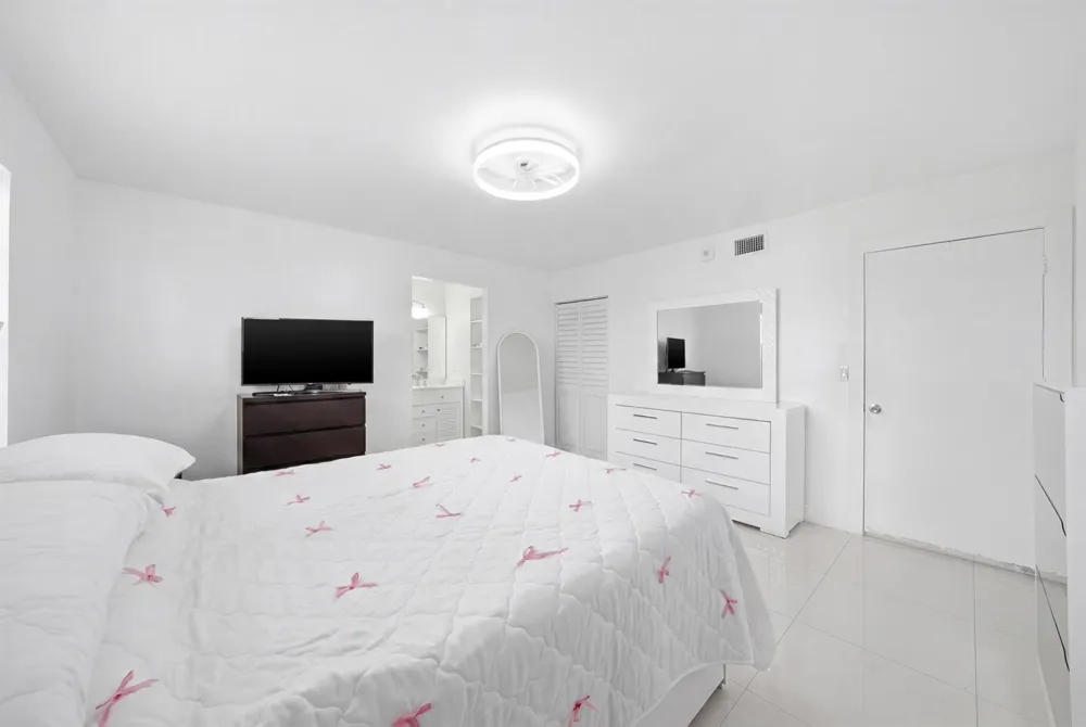 1221 SW 122nd Avenue #401 Miami, FL 33184