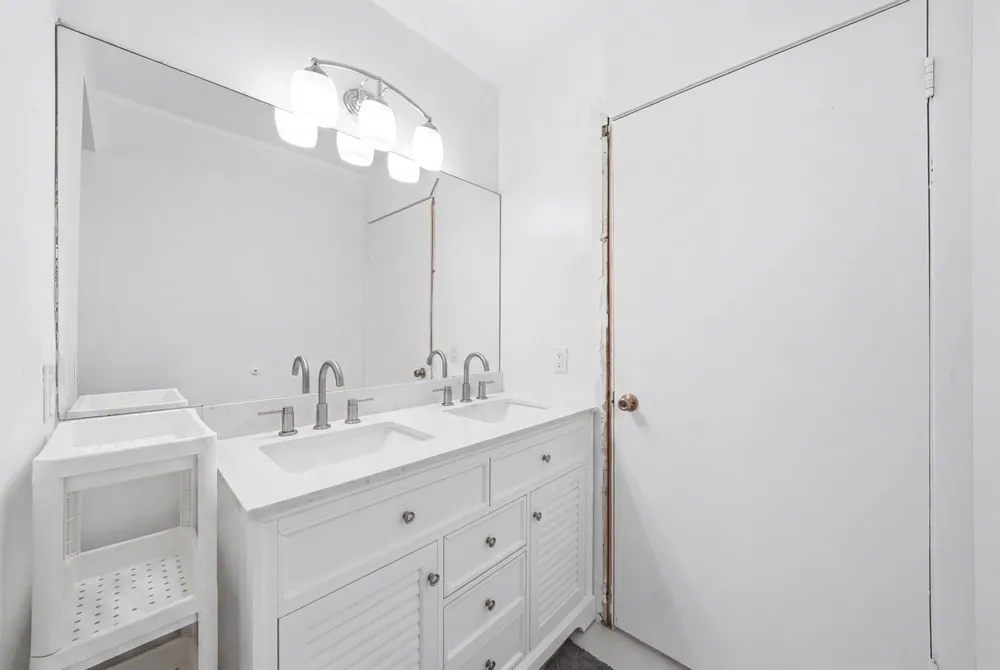 1221 SW 122nd Avenue #401 Miami, FL 33184