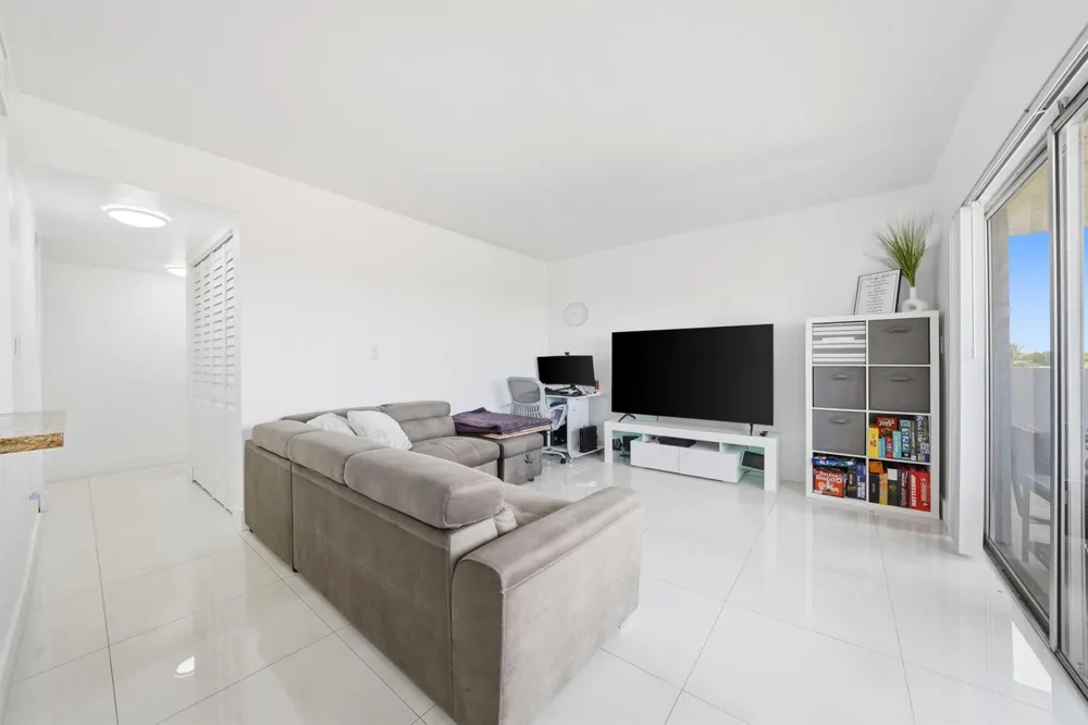 1221 SW 122nd Avenue #401 Miami, FL 33184