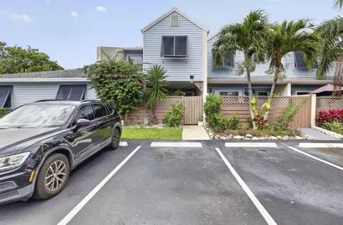 153 W Hemingway Circle W