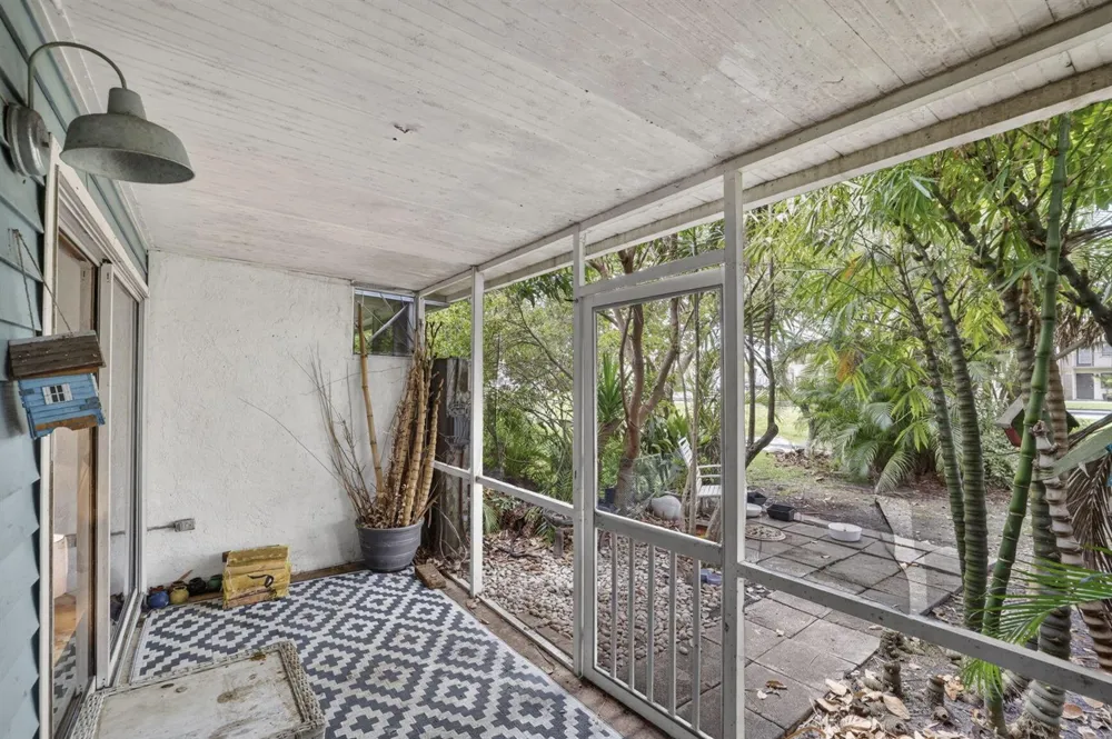153 W Hemingway Circle W Margate, FL 33063