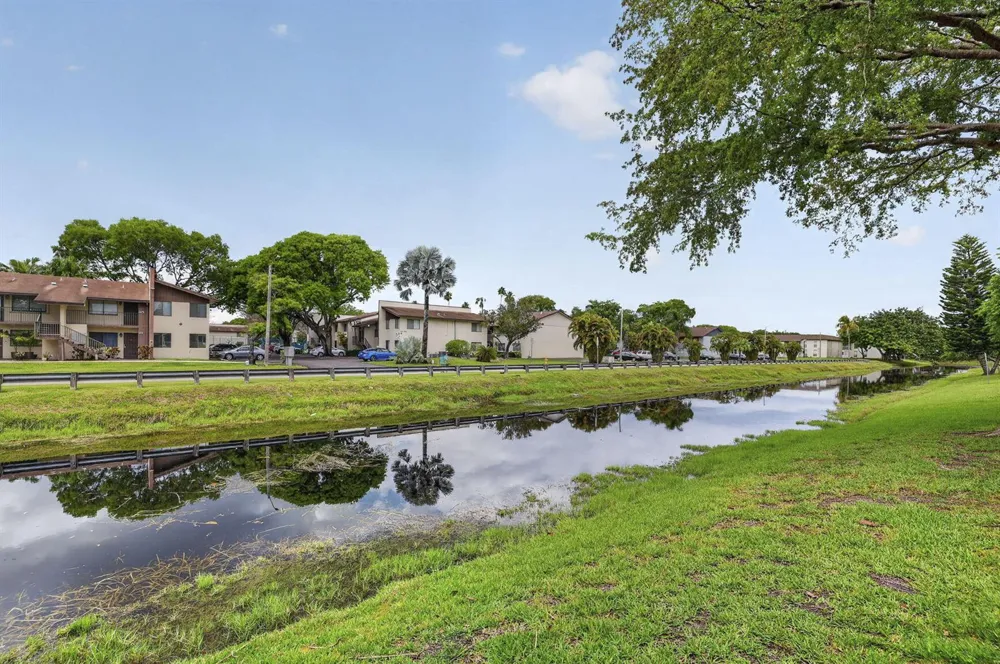 153 W Hemingway Circle W Margate, FL 33063