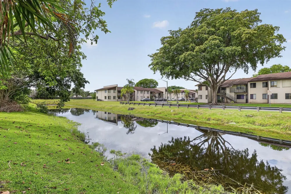 153 W Hemingway Circle W Margate, FL 33063