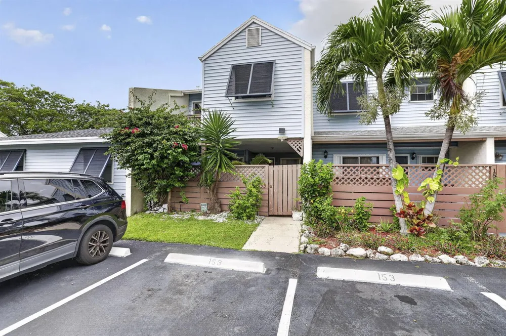 153 W Hemingway Circle W Margate, FL 33063