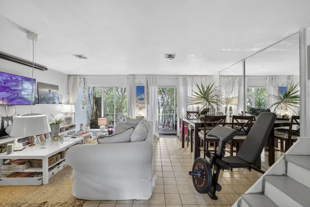 153 W Hemingway Circle W Margate, FL 33063