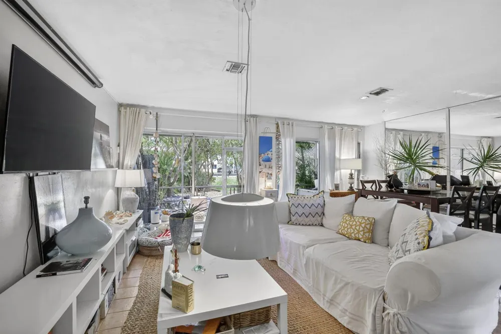 153 W Hemingway Circle W Margate, FL 33063