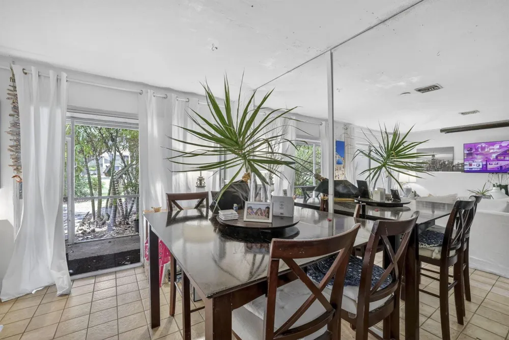 153 W Hemingway Circle W Margate, FL 33063