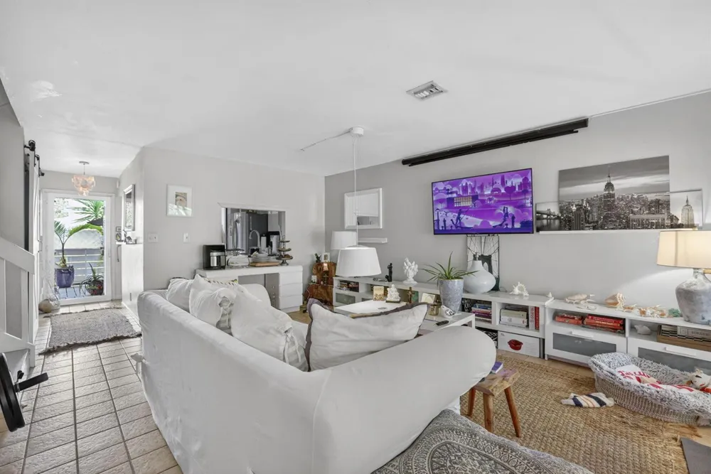 153 W Hemingway Circle W Margate, FL 33063