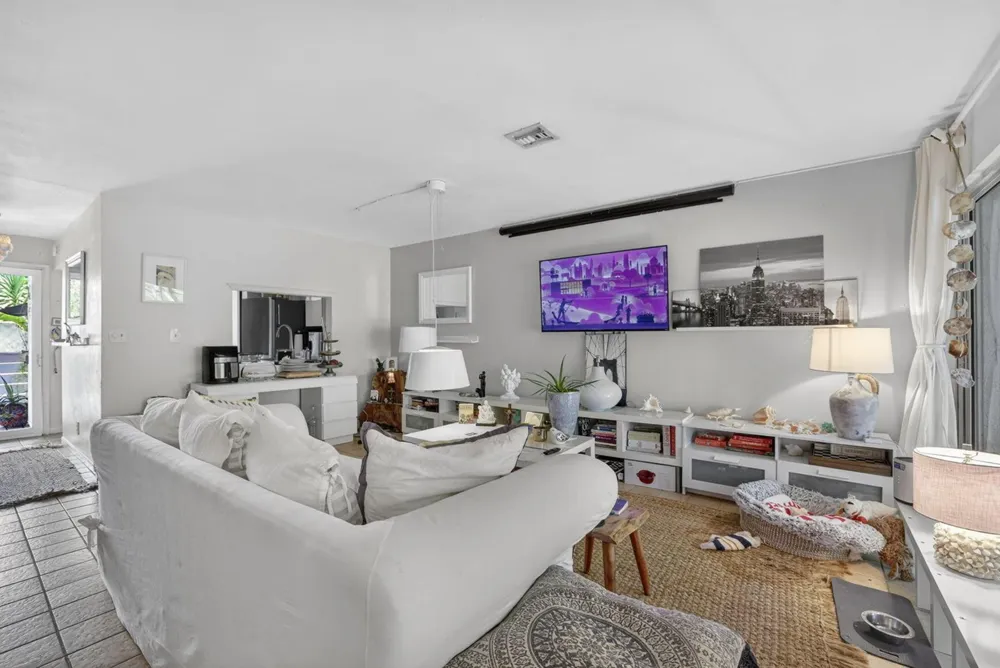 153 W Hemingway Circle W Margate, FL 33063