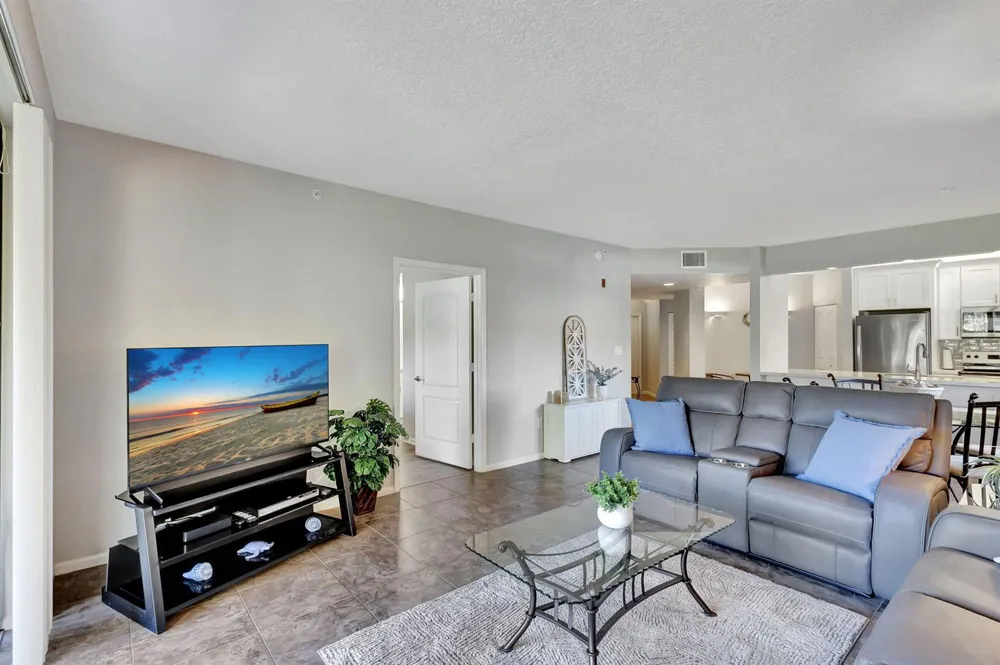 300 Uno Lago Drive #101 Juno Beach, FL 33408