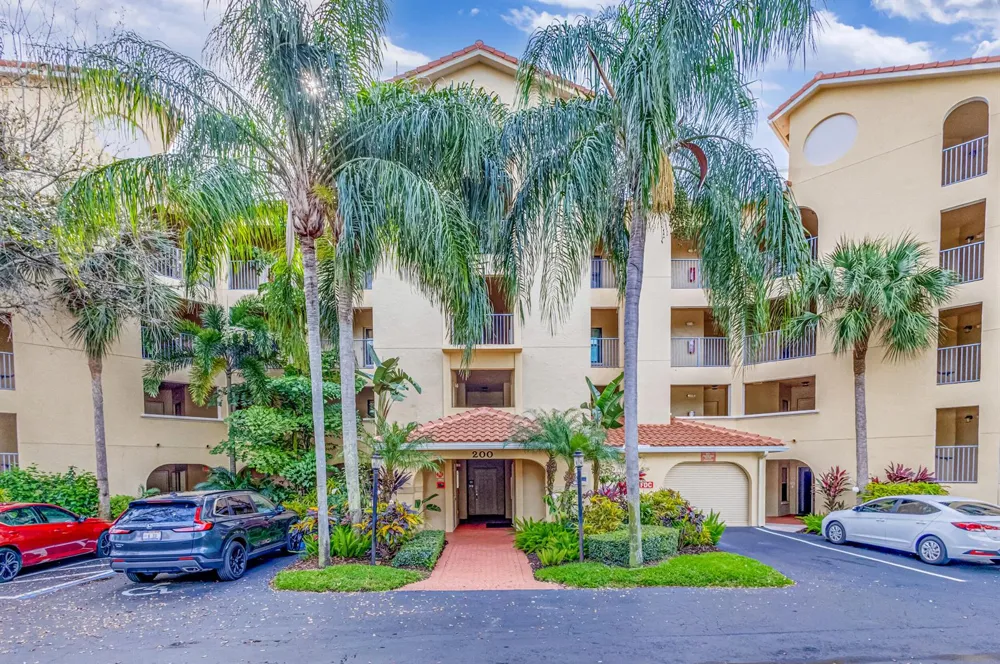 200 Uno Lago Drive #105 Juno Beach, FL 33408