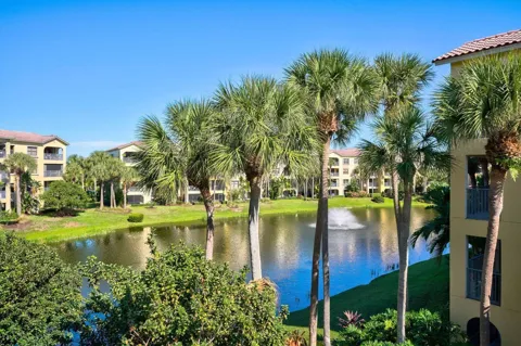 300 Uno Lago Drive #305