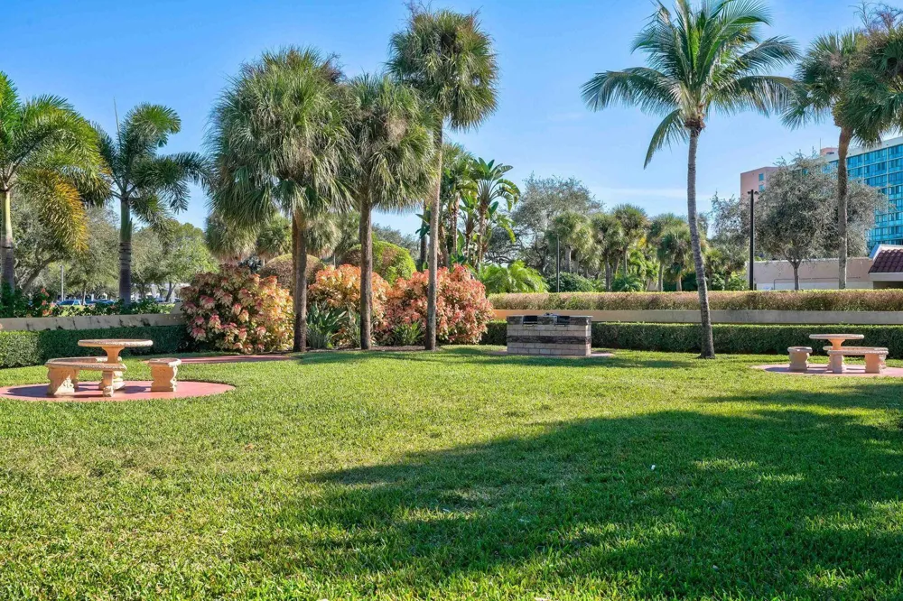 300 Uno Lago Drive #305 Juno Beach, FL 33408