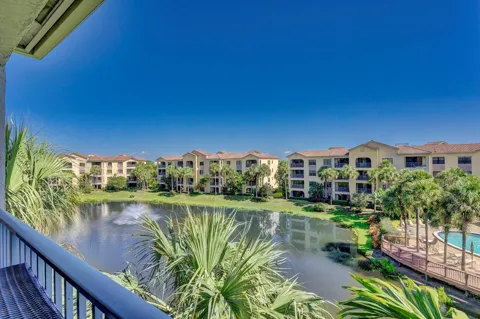 500 Uno Lago Drive #402