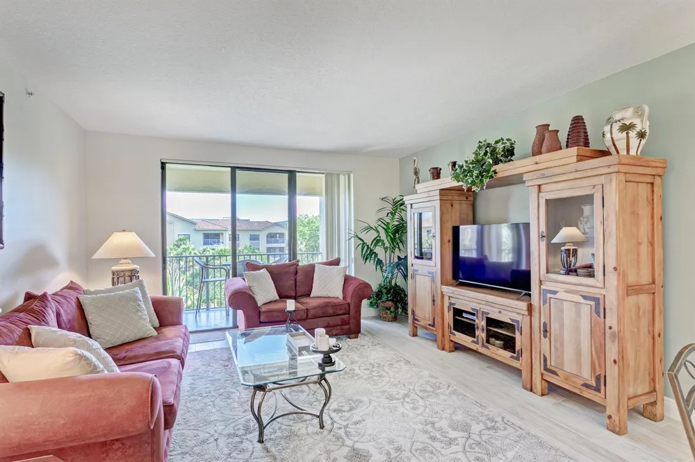 500 Uno Lago Drive #402 Juno Beach, FL 33408