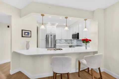 400 Uno Lago Drive #103