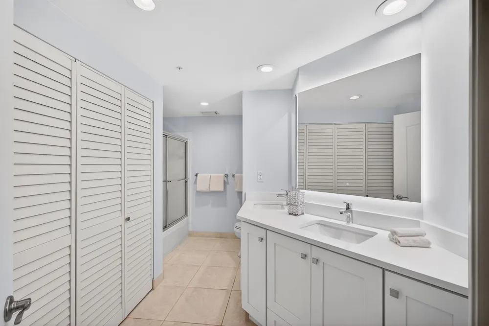 400 Uno Lago Drive #103 Juno Beach, FL 33408