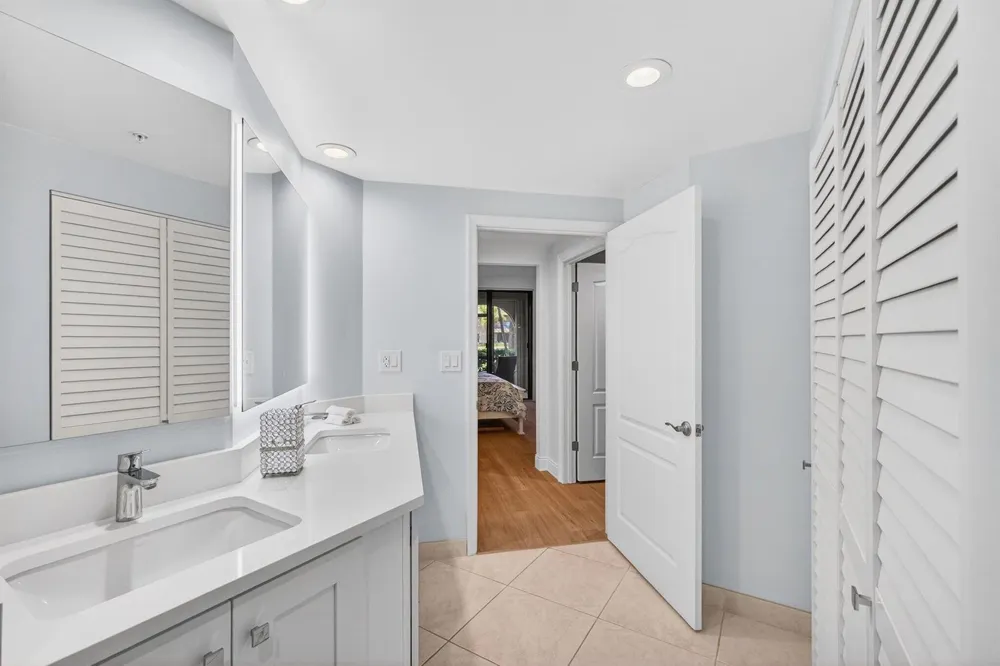 400 Uno Lago Drive #103 Juno Beach, FL 33408