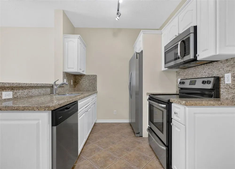 3677 San Simeon Cir #3677 Weston, FL 33331
