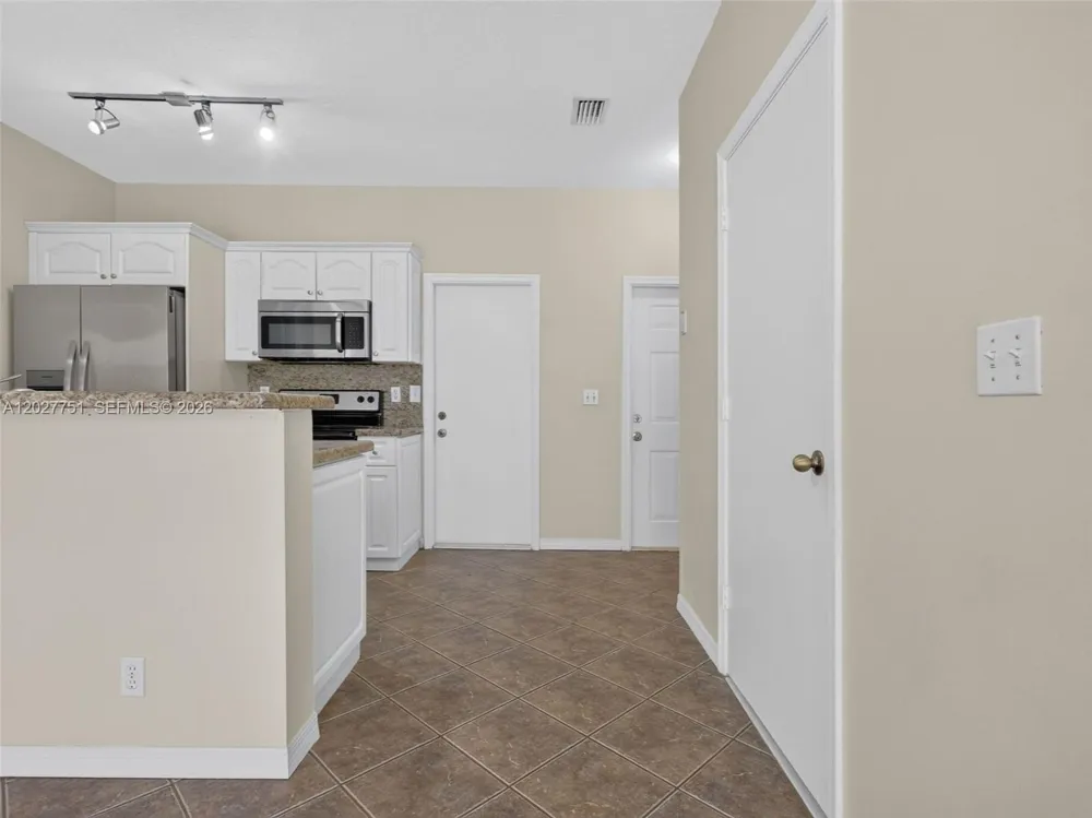 3677 San Simeon Cir #3677 Weston, FL 33331