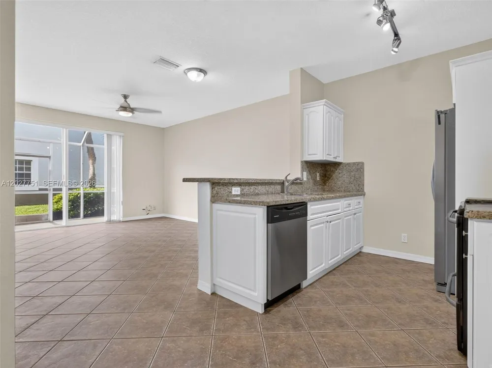 3677 San Simeon Cir #3677 Weston, FL 33331