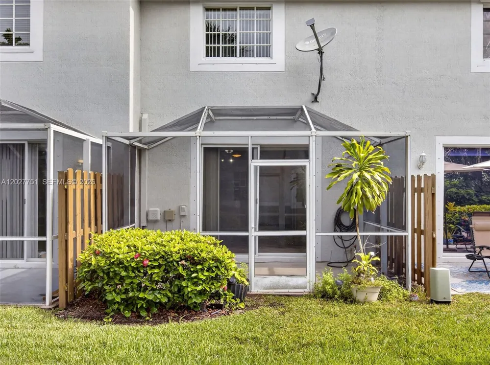 3677 San Simeon Cir #3677 Weston, FL 33331