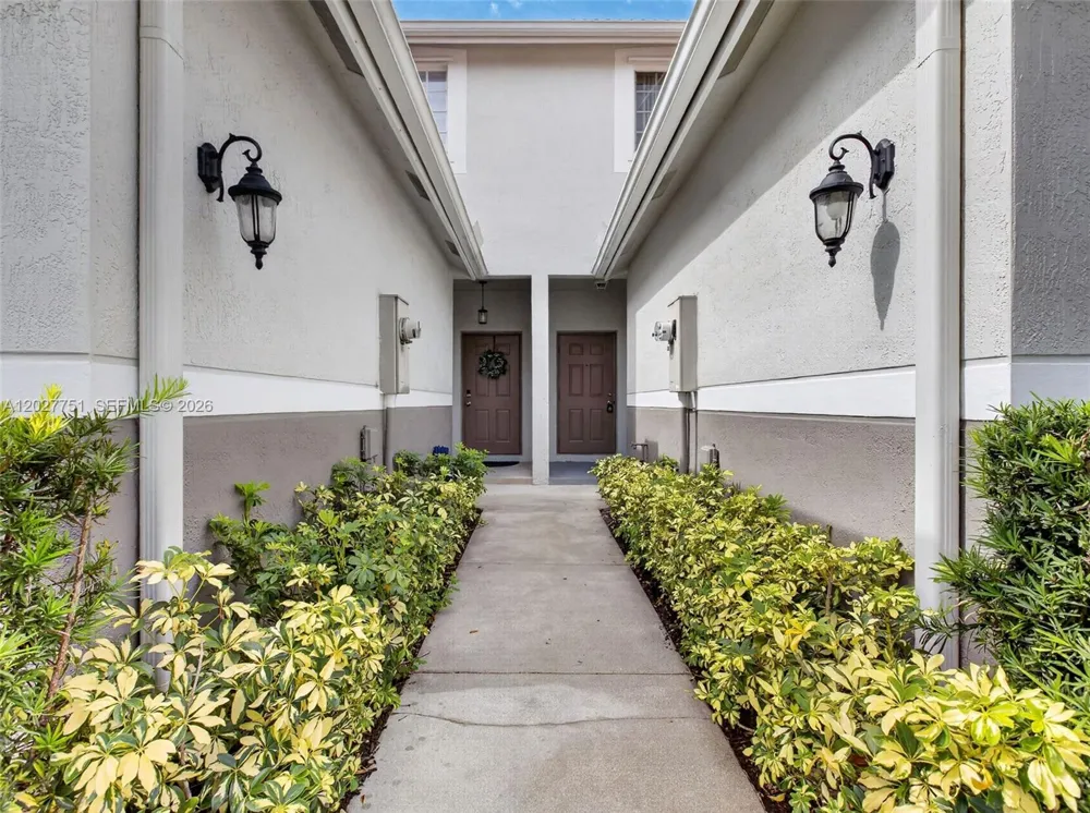 3677 San Simeon Cir #3677 Weston, FL 33331