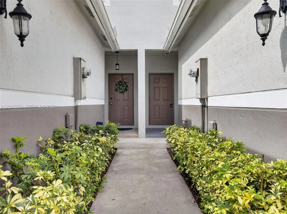 3677 San Simeon Cir #3677 Weston, FL 33331