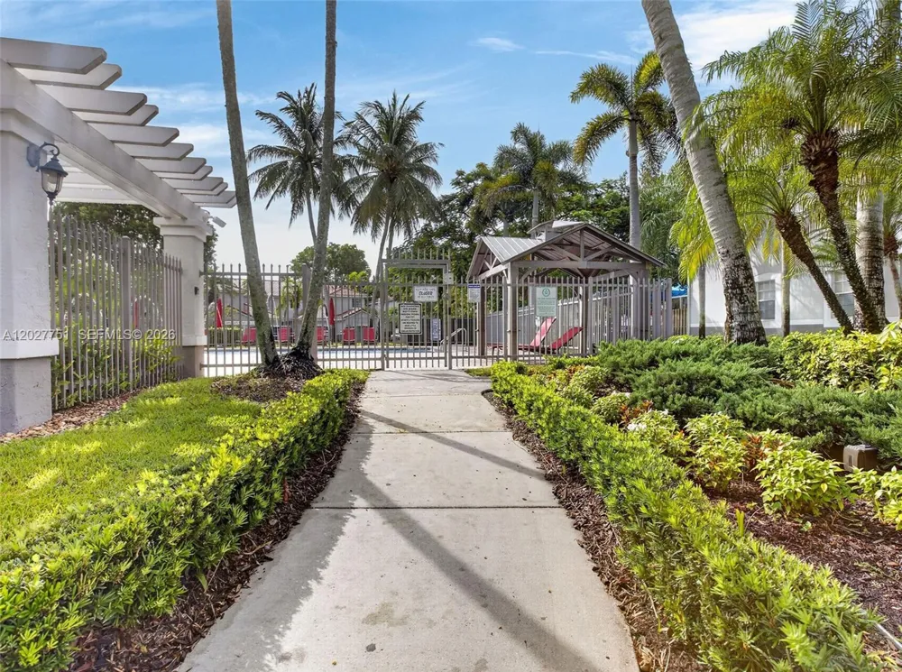 3677 San Simeon Cir #3677 Weston, FL 33331