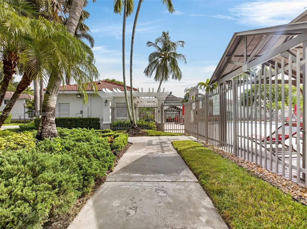3677 San Simeon Cir #3677 Weston, FL 33331