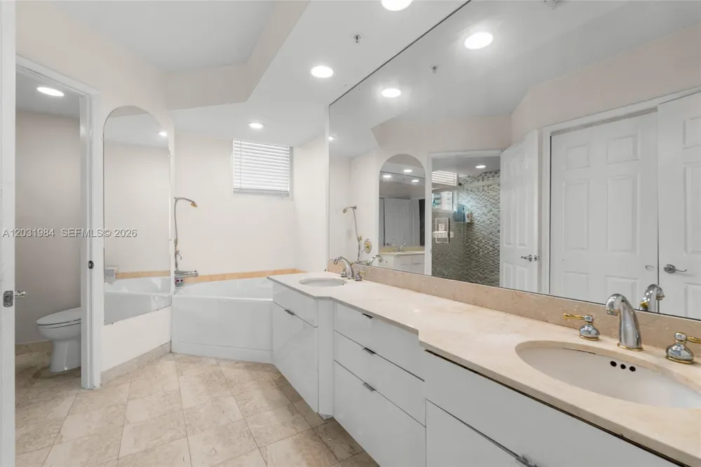 3370 Hidden Bay Dr #1205 Aventura, FL 33180