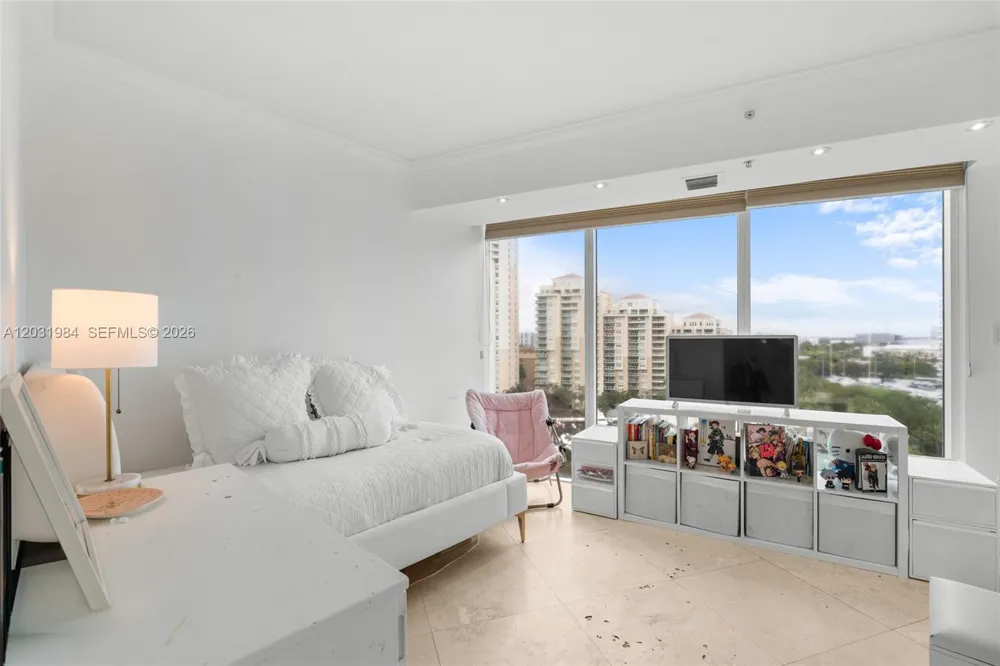 3370 Hidden Bay Dr #1205 Aventura, FL 33180