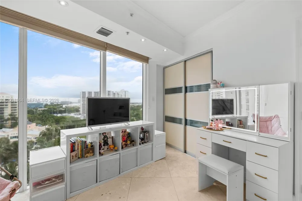 3370 Hidden Bay Dr #1205 Aventura, FL 33180