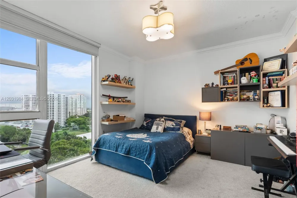 3370 Hidden Bay Dr #1205 Aventura, FL 33180