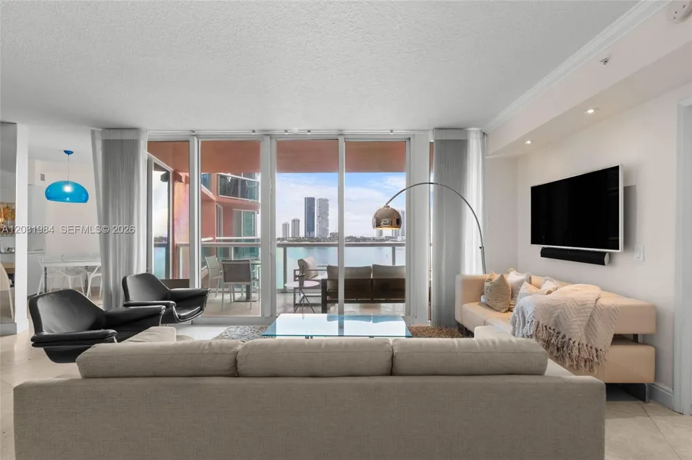 3370 Hidden Bay Dr #1205 Aventura, FL 33180