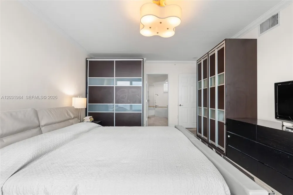 3370 Hidden Bay Dr #1205 Aventura, FL 33180