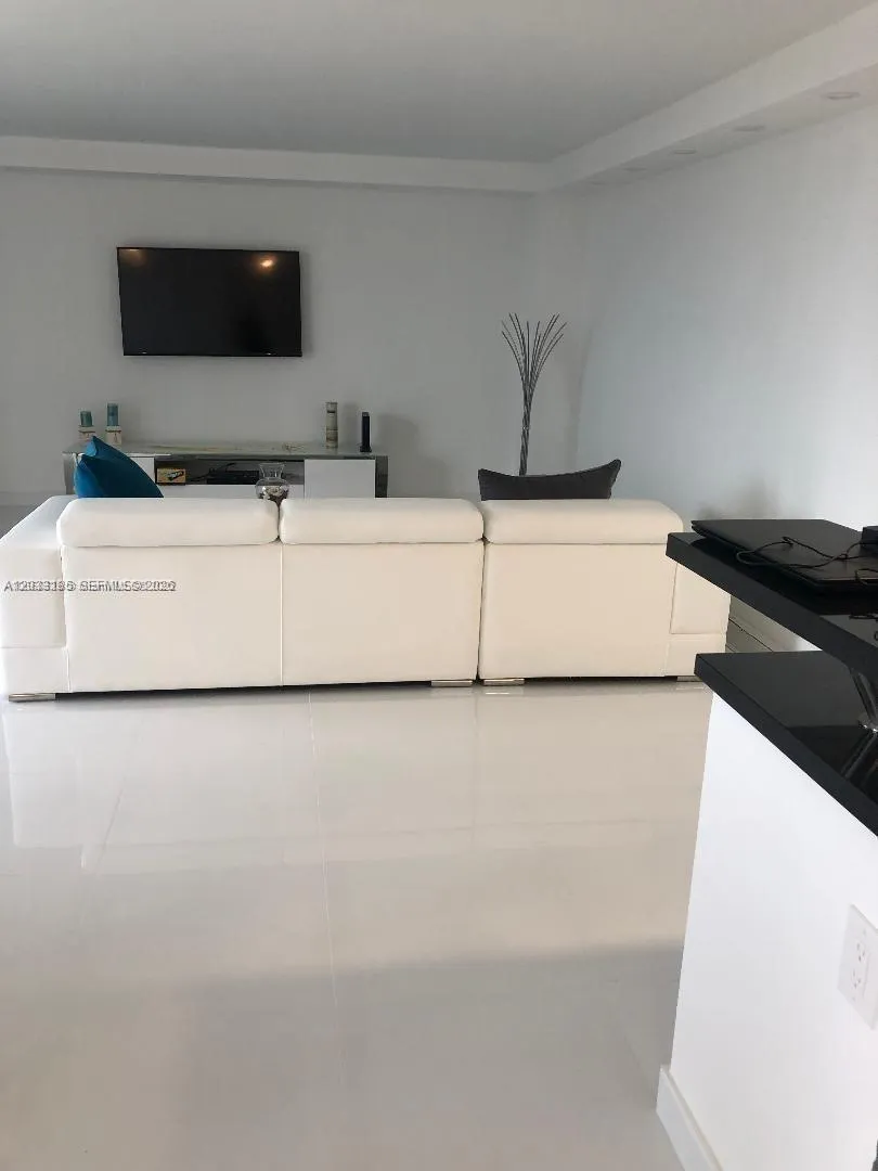 2030 S Ocean Dr #1706 Hallandale Beach, FL 33009