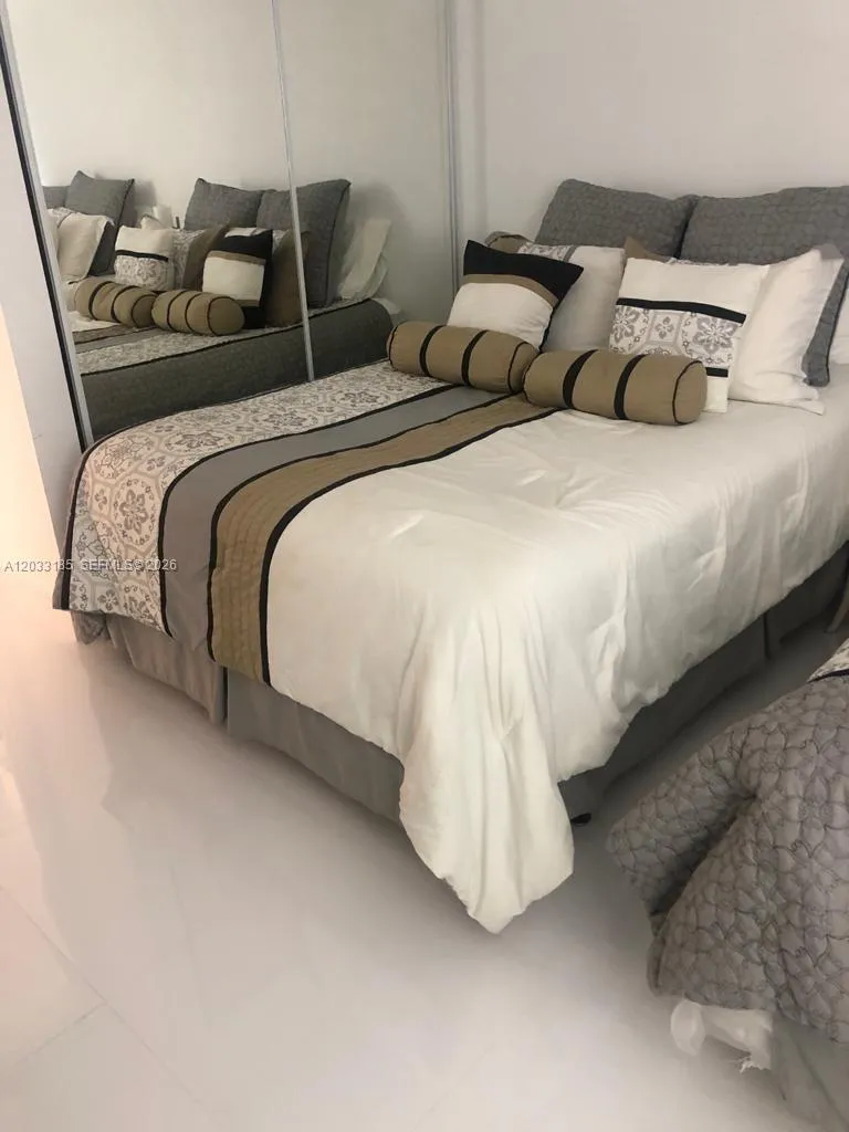 2030 S Ocean Dr #1706 Hallandale Beach, FL 33009