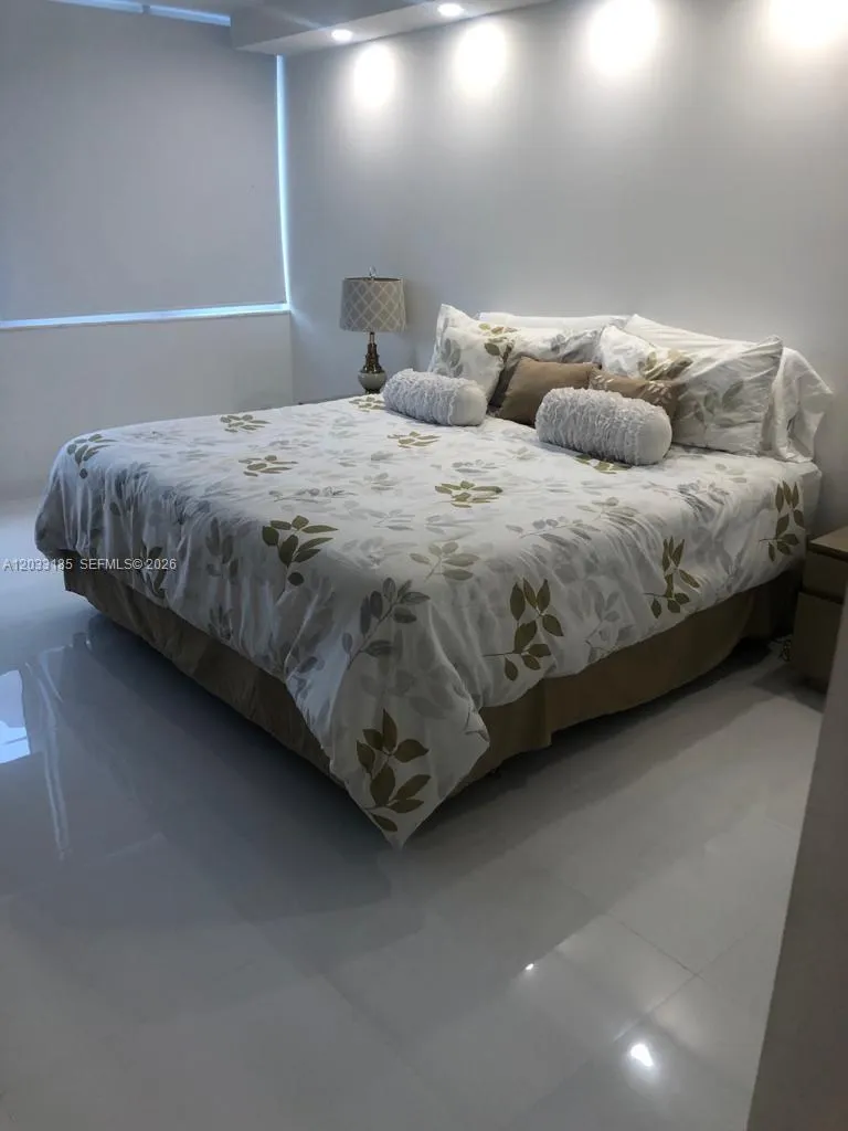 2030 S Ocean Dr #1706 Hallandale Beach, FL 33009