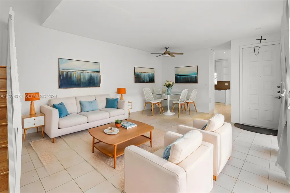 1521 Seagrape Way Hollywood, FL 33019