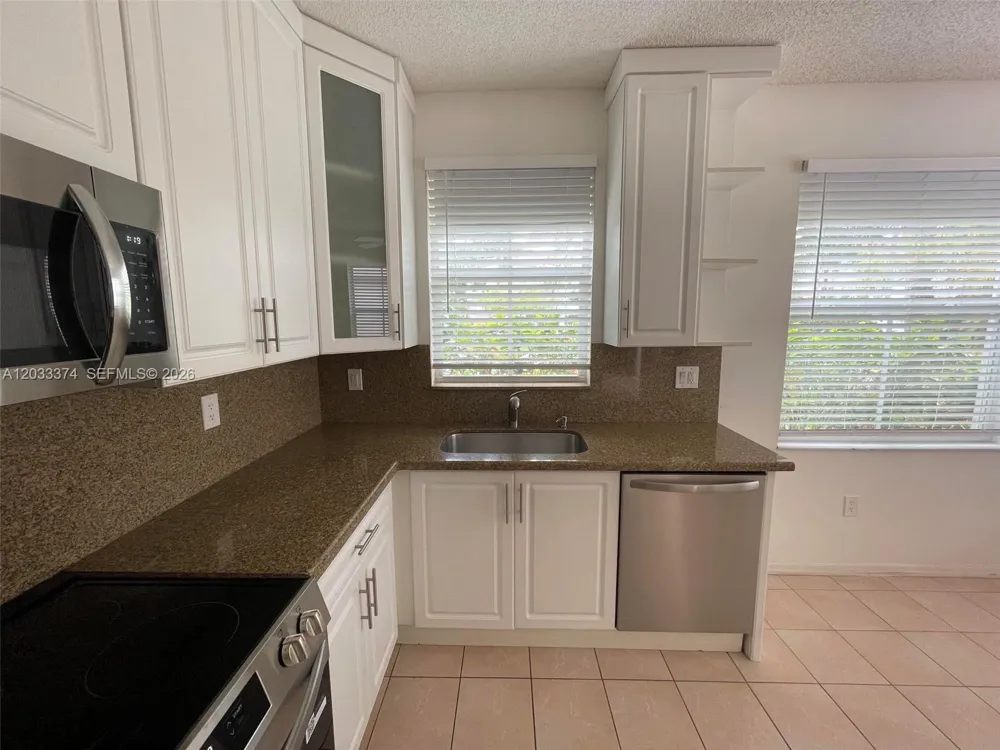 1521 Seagrape Way Hollywood, FL 33019