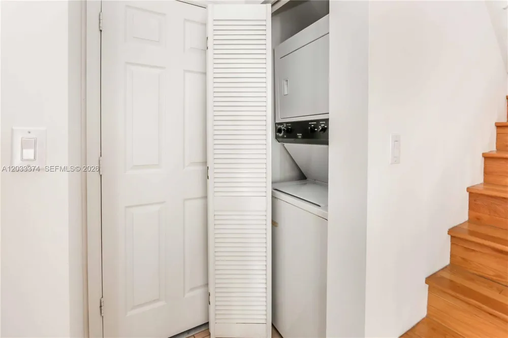 1521 Seagrape Way Hollywood, FL 33019