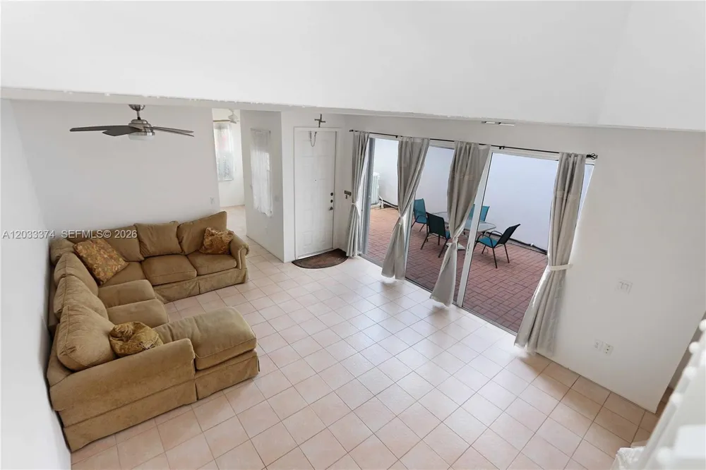 1521 Seagrape Way Hollywood, FL 33019