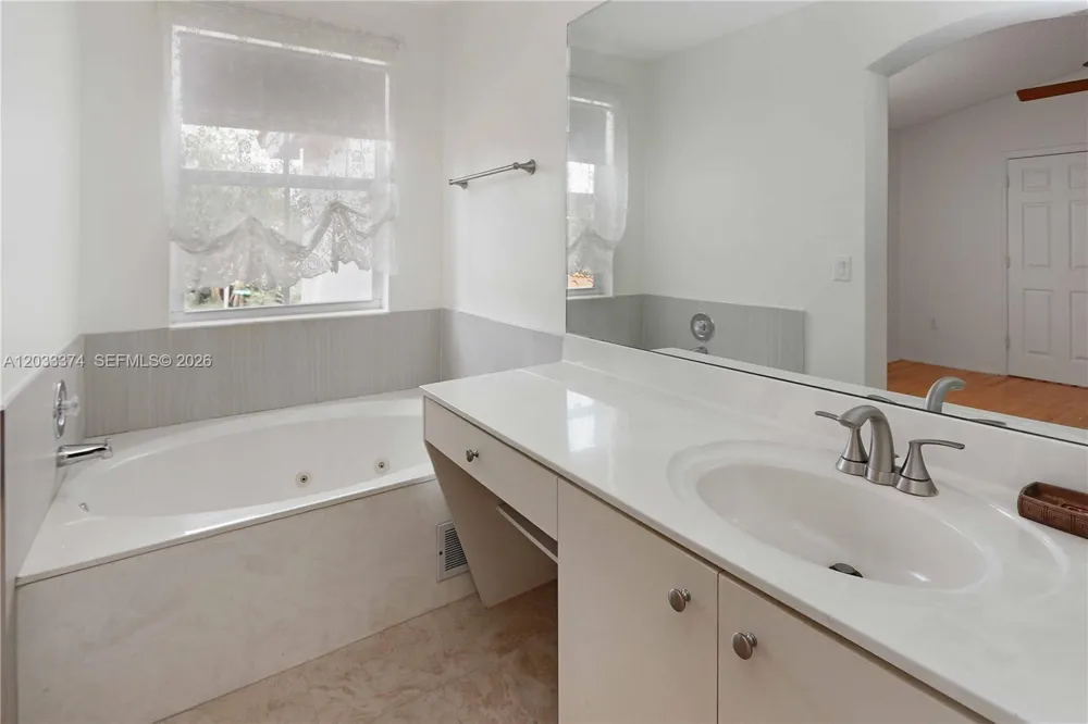1521 Seagrape Way Hollywood, FL 33019