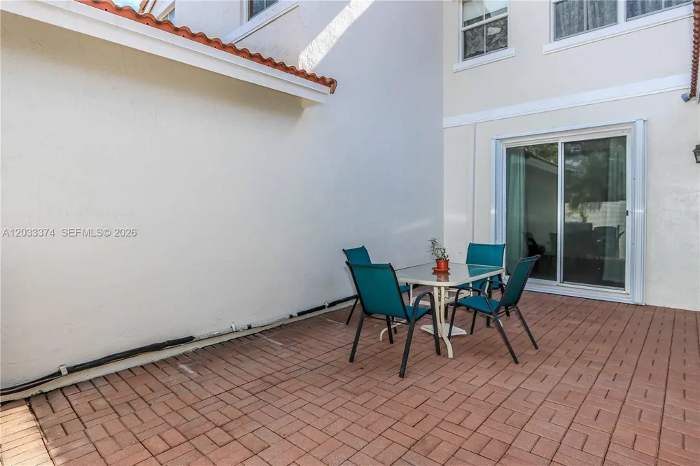 1521 Seagrape Way Hollywood, FL 33019