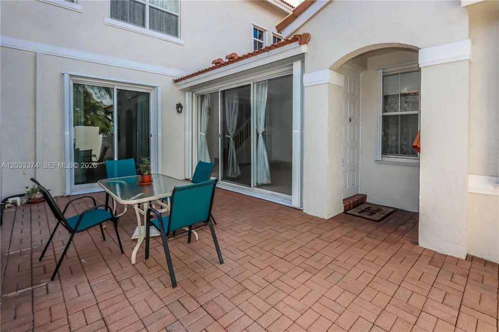 1521 Seagrape Way Hollywood, FL 33019