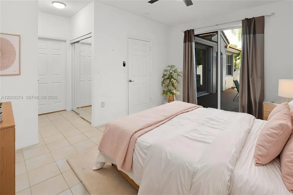 1521 Seagrape Way Hollywood, FL 33019