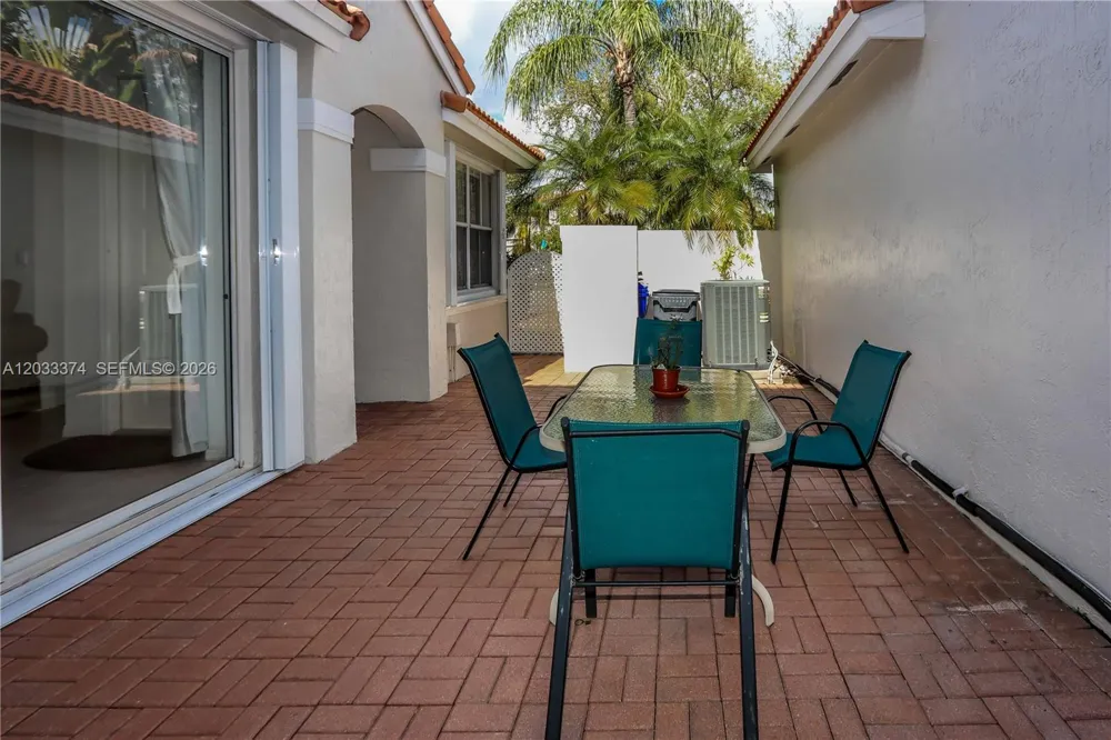 1521 Seagrape Way Hollywood, FL 33019